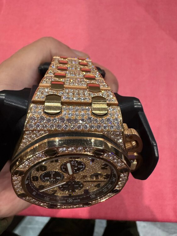 オーデマピゲ ロイヤルオークオフショア （高級時計）の商品画像 - 査定依頼日：2025年5月11日 - 最高査定価格：32,000,000円