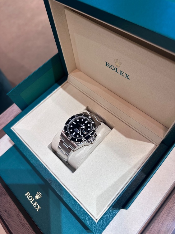 ロレックス サブマリーナー 116610L（高級時計）の商品画像 - 査定依頼日：2025年12月21日 - 最高査定価格：2,295,000円