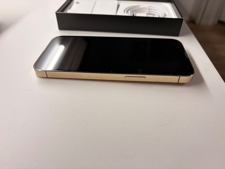 iPhone13 Pro 512GB Gold（スマホ）の商品画像 - 査定依頼日：2026年9月14日 - 最高査定価格：50,000円