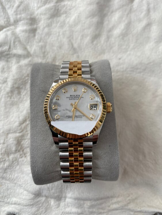 31mm マザーオブパールダイヤ入り（高級時計）の商品画像 - 査定依頼日：2025年2月23日 - 最高査定価格：2,000,000円