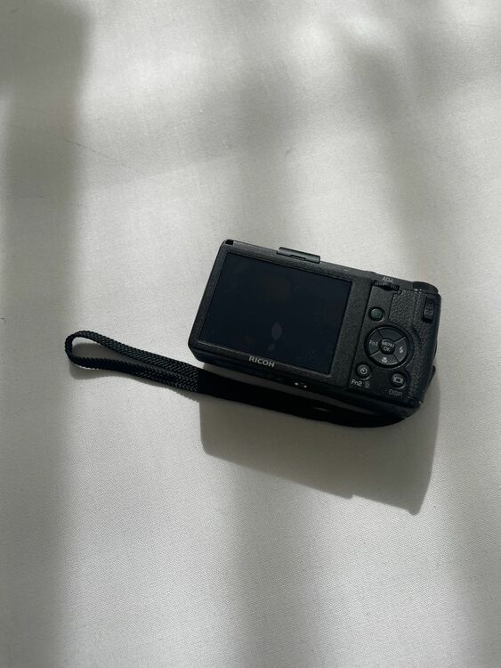 RICOH GR DIGITAL Ⅳ（カメラ）の商品画像 - 査定依頼日：2025年11月11日 - 最高査定価格：28,000円