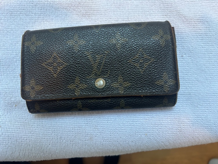 財布（ブランドバッグ）の商品画像 - 査定依頼日：2025年12月5日 - 最高査定価格：6,000円