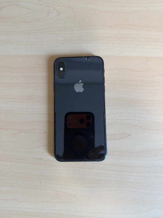 iPhone 73 Xs  MTE02J/A（スマホ）の商品画像 - 査定依頼日：2026年5月7日 - 最高査定価格：17,000円