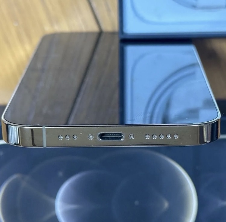 ３５６６９０１１２１３３０７７（スマホ）の商品画像 - 査定依頼日：2026年4月17日 - 最高査定価格：40,000円