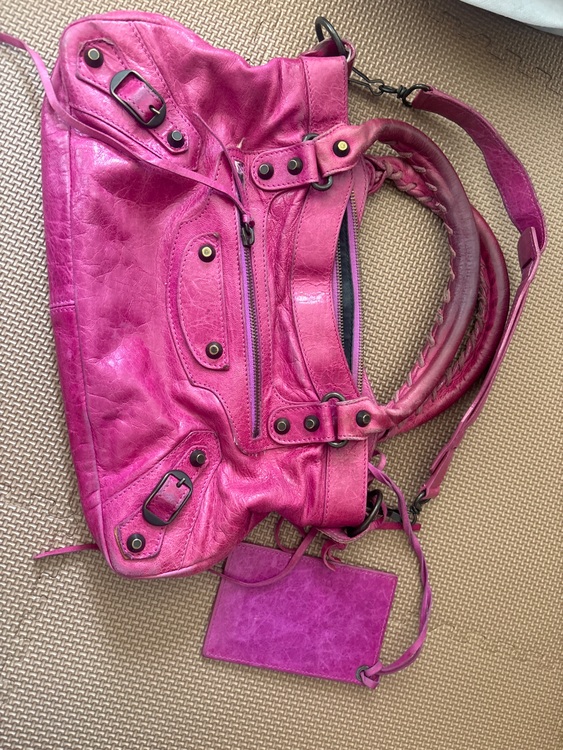 ザ・ファースト エディターズバッグ ハンドバッグ フーシャピンク 103208-（ブランドバッグ）の商品画像 - 査定依頼日：2025年7月8日 - 最高査定価格：40,000円