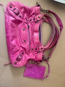 ザ・ファースト エディターズバッグ ハンドバッグ フーシャピンク 103208-（ブランドバッグ）の商品画像 - 査定依頼日：2025年7月8日 - 最高査定価格：40,000円