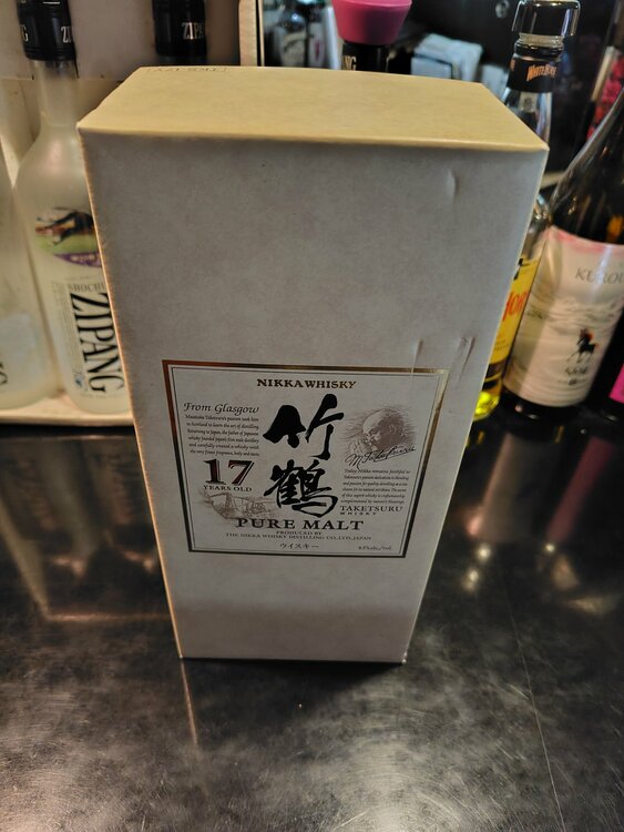 竹鶴１７年（お酒）の商品画像 - 査定依頼日：2026年3月6日 - 最高査定価格：30,000円