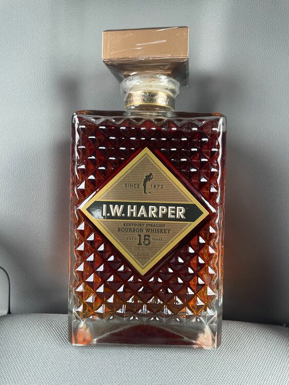 I.W.HARPER 15年（お酒）の商品画像 - 査定依頼日：2025年11月10日 - 最高査定価格：18,300円