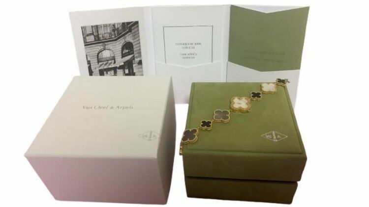 アルハンブラ スモールモデル ウォッチ VCARPEU800（高級時計）の商品画像 - 査定依頼日：2025年8月24日 - 最高査定価格：1,850,000円