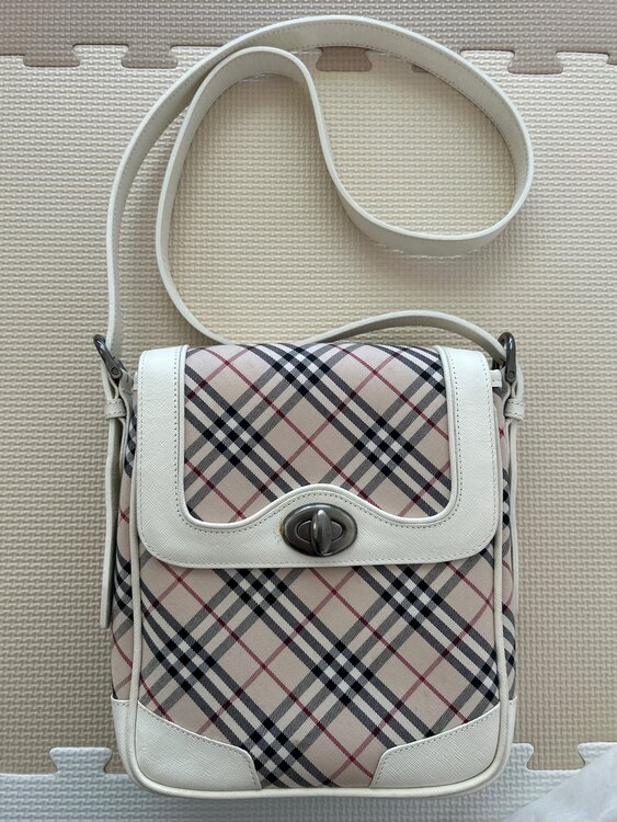 その他 バーバリー （ブランドバッグ）の商品画像 - 査定依頼日：2025年4月11日 - 最高査定価格：15,000円