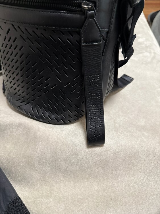 バックB04924937G（ブランドバッグ）の商品画像 - 査定依頼日：2025年3月31日 - 最高査定価格：50,000円