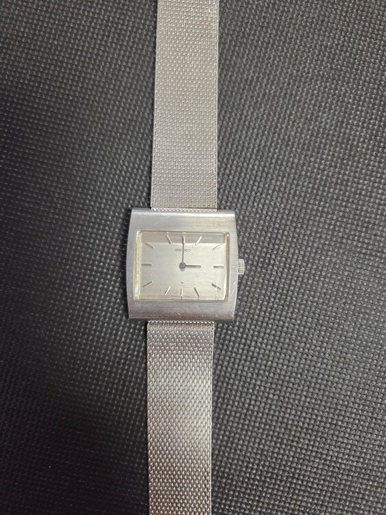 セイコー その他 シャリオ　391942　　2220-3011（高級時計）の商品画像 - 査定依頼日：2026年3月2日 - 最高査定価格：5,000円