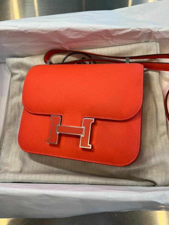 コンスタンスミニ オレンジフィールド シルバーラッカー金具 ヴォーエプソン K刻（ブランドバッグ）の商品画像 - 査定依頼日：2025年9月5日 - 最高査定価格：1,300,000円