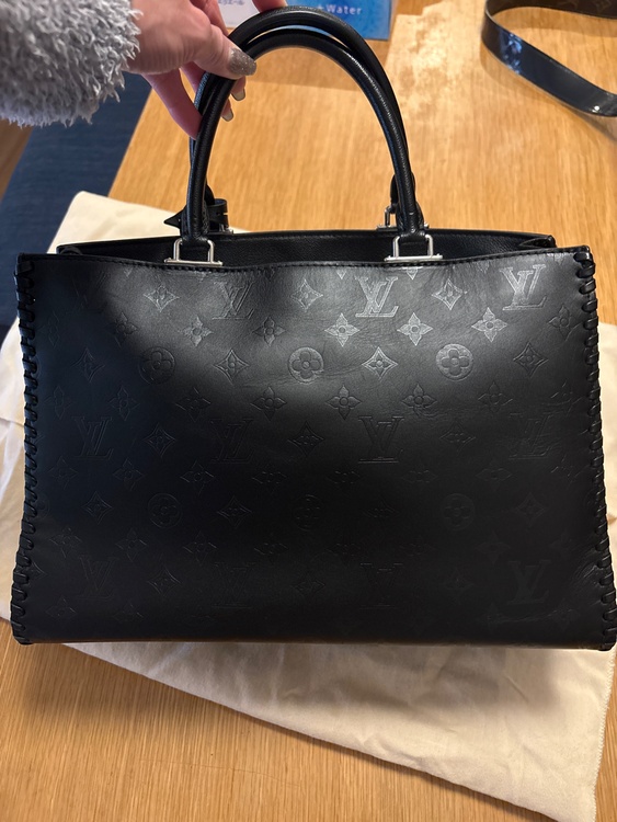 ヴァリージップトート（ブランドバッグ）の商品画像 - 査定依頼日：2026年3月11日 - 最高査定価格：140,000円