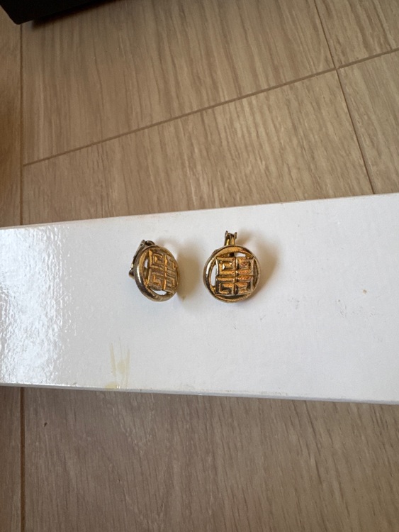 ジバンシィ  （ブランドバッグ）の商品画像 - 査定依頼日：2025年9月9日 - 最高査定価格：4,000円