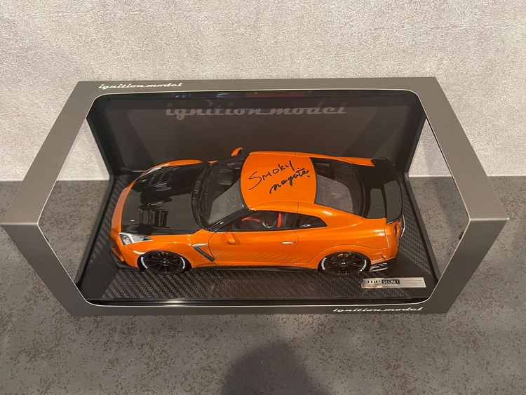 1/18イグニッションモデルトップシークレットR35スモーキー永田氏直筆サイン入（ミニカー・ラジコン）の商品画像 - 査定依頼日：2025年7月30日 - 最高査定価格：10,000円