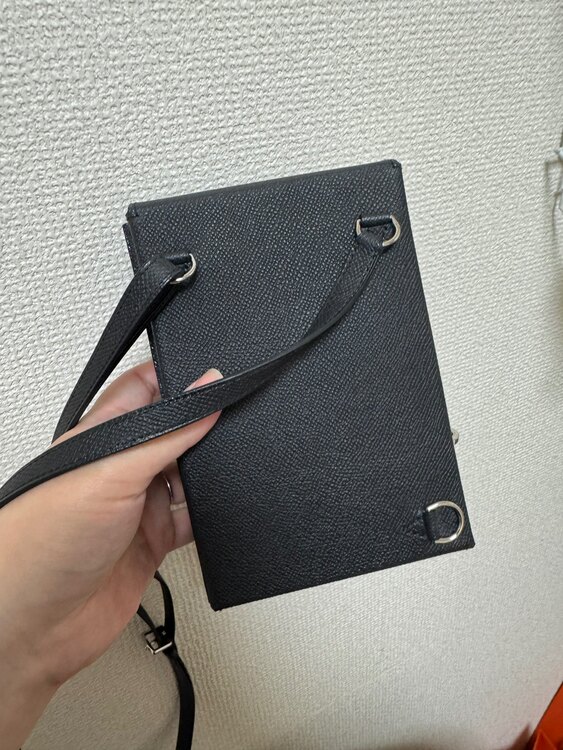 ケリーマルチポケットトゥーゴー（ブランドバッグ）の商品画像 - 査定依頼日：2025年3月9日 - 最高査定価格：1,050,000円