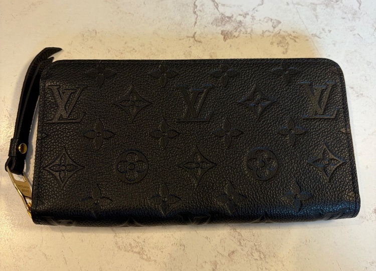 ルイヴィトン モノグラム エンボス ジッピーウォレット（ブランド財布・小物）の商品画像 - 査定依頼日：2026年9月28日 - 最高査定価格：43,000円