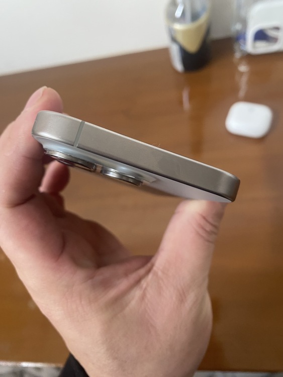 iPhone 15 Pro 128GB au（スマホ）の商品画像 - 査定依頼日：2026年1月25日 - 最高査定価格：77,000円