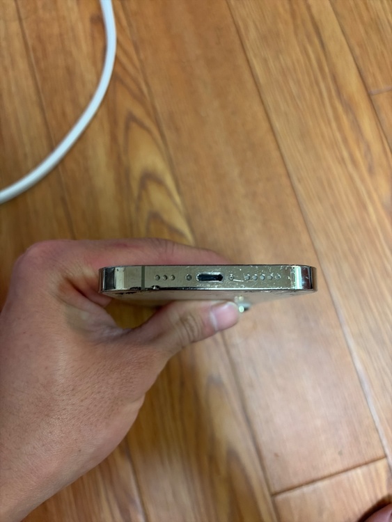 iPhone 14 Pro 128GB Softbank（スマホ）の商品画像 - 査定依頼日：2026年3月19日 - 最高査定価格：36,000円