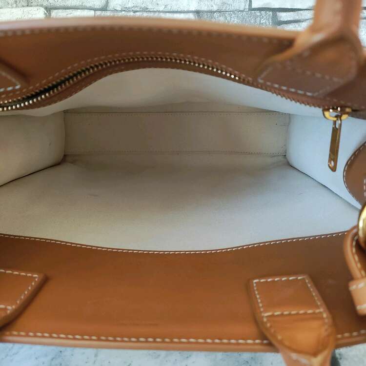 スモールバーティカルカバ（ブランドバッグ）の商品画像 - 査定依頼日：2025年3月2日 - 最高査定価格：40,000円