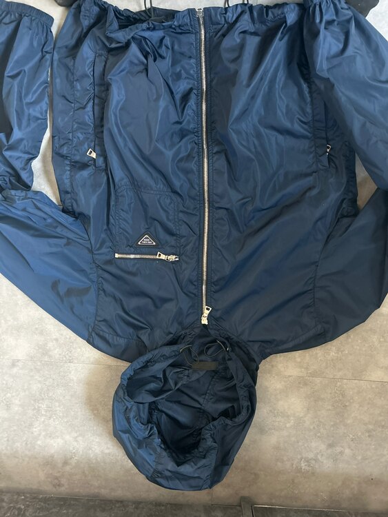 プラダ  （ブランドバッグ）の商品画像 - 査定依頼日：2024年12月17日 - 最高査定価格：5,000円