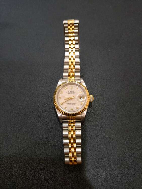 ロレックス パーペチュアルデイト （高級時計）の商品画像 - 査定依頼日：2024年12月16日 - 最高査定価格：930,000円