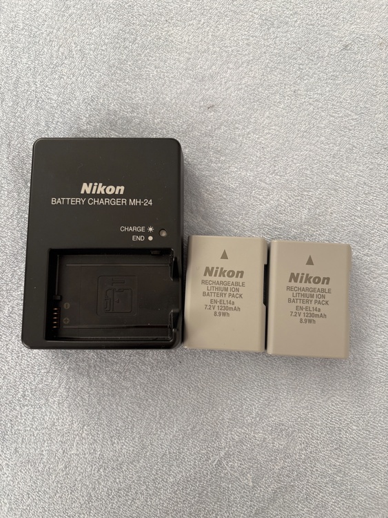 d5600 18-55VR+70-300VR kit（カメラ）の商品画像 - 査定依頼日：2026年5月18日 - 最高査定価格：55,000円
