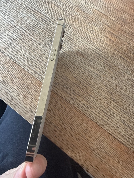 iPhone 12 Pro Max 256GB docomo（スマホ）の商品画像 - 査定依頼日：2026年1月30日 - 最高査定価格：47,000円