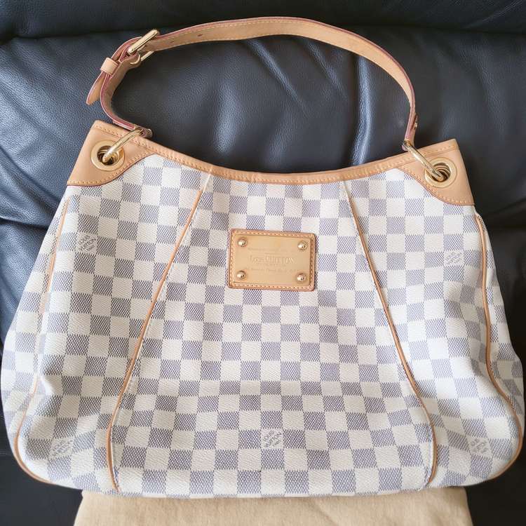 ガリエラ（ブランドバッグ）の商品画像 - 査定依頼日：2022年8月18日 - 最高査定価格：120,000円