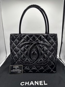 エナメル復刻トートバッグ（ブランドバッグ）の商品画像 - 査定依頼日：2026年8月12日 - 最高査定価格：80,000円