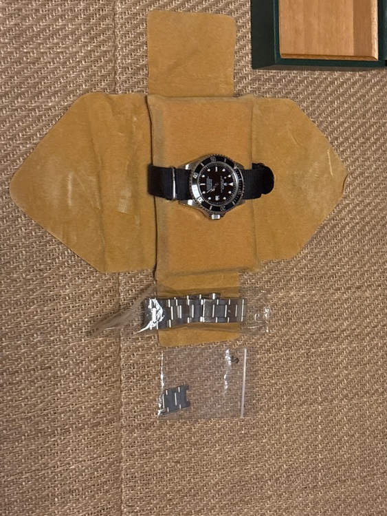 ロレックス シードゥエラー 1660（高級時計）の商品画像 - 査定依頼日：2025年6月22日 - 最高査定価格：1,250,000円