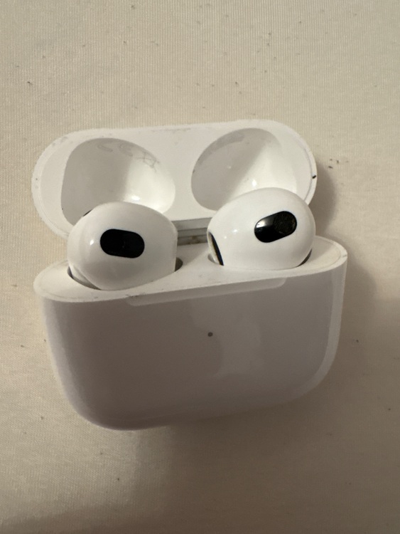 airpods 第3世代（家電）の商品画像 - 査定依頼日：2025年7月20日 - 最高査定価格：4,000円