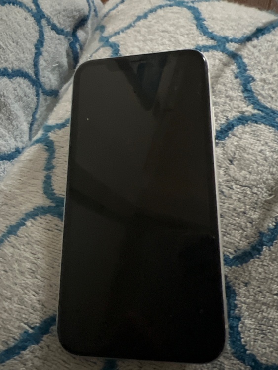 iPhoneXR 128GB au（スマホ）の商品画像 - 査定依頼日：2026年3月23日 - 最高査定価格：14,000円