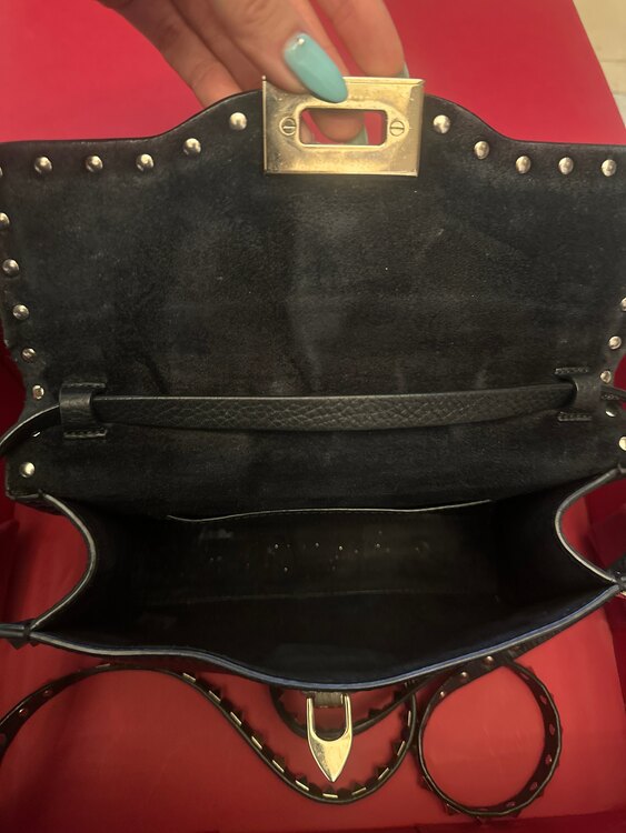 ヴァレンティノ ロックスタッズショルダーバッグ（古着・ファッション）の商品画像 - 査定依頼日：2025年2月27日 - 最高査定価格：25,000円