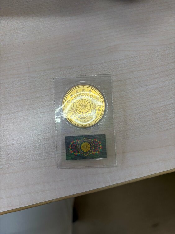 天皇陛下御在位、天皇陛下ご即位記念10万円金貨　ご成婚記念5万円金貨（金・貴金属）の商品画像 - 査定依頼日：2026年8月13日 - 最高査定価格：1,915,000円