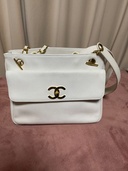 CHANEL キャビアスキン　チェーンバック白（ブランドバッグ）の商品画像 - 査定依頼日：2026年4月29日 - 最高査定価格：100,000円