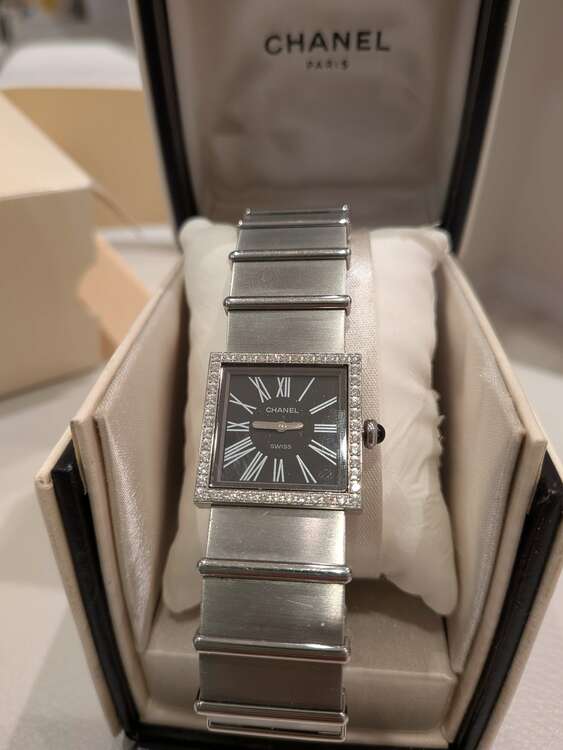CHANEL シャネル レディース腕時計 マドモアゼル 純正ダイヤモンドベゼル （高級時計）の商品画像 - 査定依頼日：2025年5月26日 - 最高査定価格：200,000円