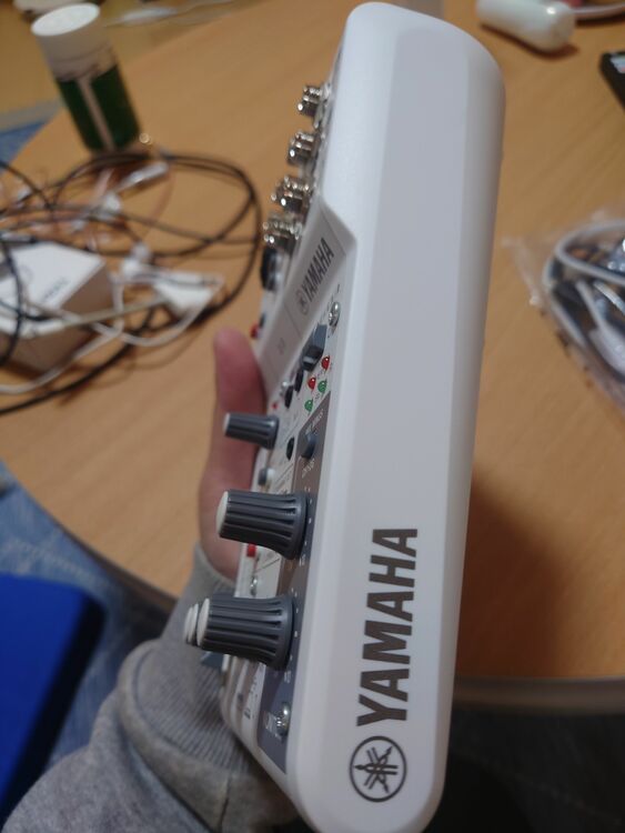 ヤマハ(YAMAHA) ライブストリーミングミキサー 3チャンネル ホワイト A（オーディオ・スピーカー）の商品画像 - 査定依頼日：2025年11月14日 - 最高査定価格：5,000円