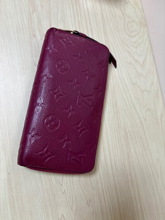 アンプラントジッピーウォレット（ブランド財布・小物）の商品画像 - 査定依頼日：2025年3月31日 - 最高査定価格：15,000円