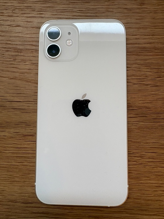 iPhone12 ホワイト（スマホ）の商品画像 - 査定依頼日：2026年5月31日 - 最高査定価格：25,000円