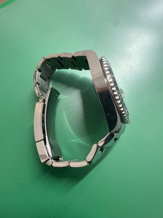 ロレックス GMTマスター （高級時計）の商品画像 - 査定依頼日：2025年12月6日 - 最高査定価格：1,950,000円