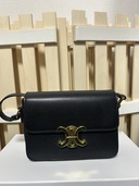 セリーヌ トリオンフ ティーン レザー ショルダーバッグ （ブランドバッグ）の商品画像 - 査定依頼日：2026年2月20日 - 最高査定価格：230,000円