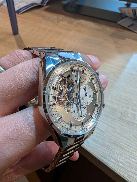 ゼニス エルプリメロ 03.2040.4061/01.M2040（高級時計）の商品画像 - 査定依頼日：2025年2月8日 - 最高査定価格：550,000円