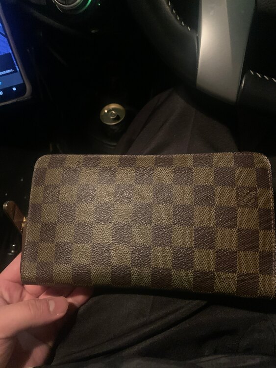 ジッピーウォレット（ブランド財布・小物）の商品画像 - 査定依頼日：2025年2月2日 - 最高査定価格：15,000円