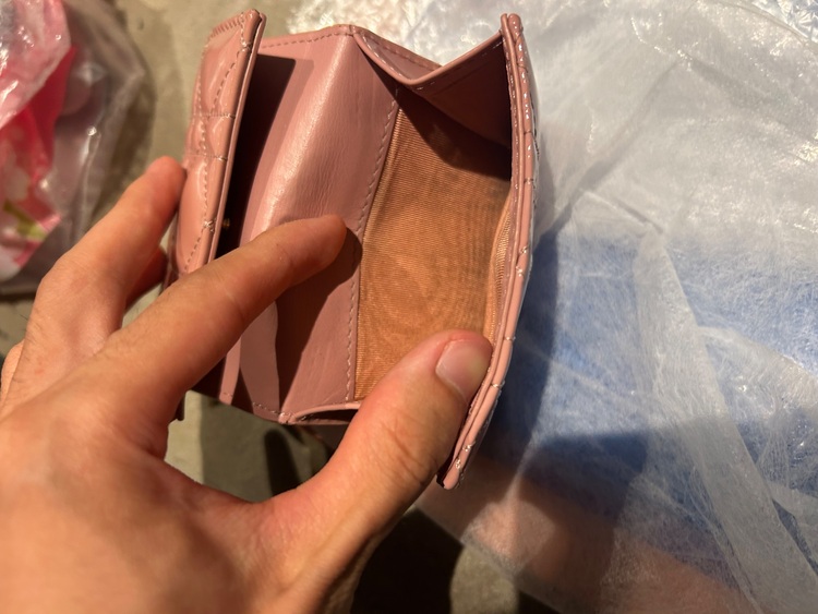 レディディオール ロータスウォレット（ブランド財布・小物）の商品画像 - 査定依頼日：2025年6月23日 - 最高査定価格：13,000円