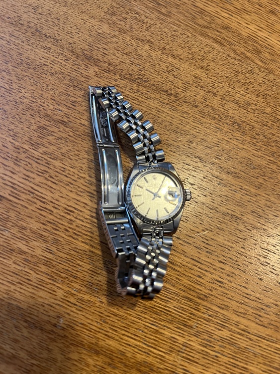 オイスターパーペチュアル デイト（高級時計）の商品画像 - 査定依頼日：2026年2月18日 - 最高査定価格：750,000円