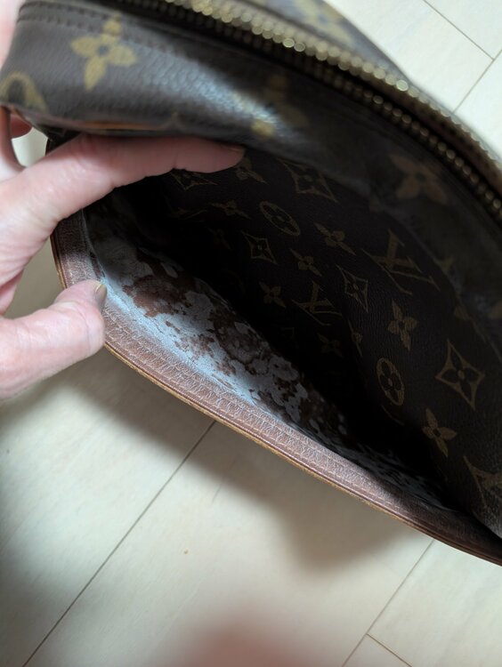 ショルダーバッグ（ブランドバッグ）の商品画像 - 査定依頼日：2026年5月3日 - 最高査定価格：20,000円