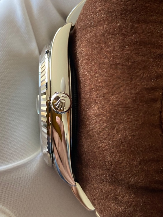 デイトジャスト41 ミントグリーン　フルテッドベゼル　オイスターブレス（高級時計）の商品画像 - 査定依頼日：2025年9月11日 - 最高査定価格：2,150,000円