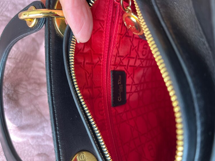 レディディオール（ブランドバッグ）の商品画像 - 査定依頼日：2025年3月18日 - 最高査定価格：250,000円